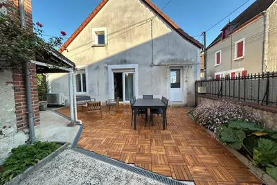 Image de Casa Eva : Maison de ville en Sancerrois avec cour, terrasse et barbecue