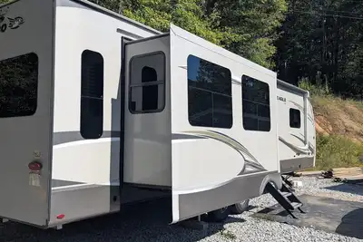 Image de Cozy Rv in Tranquil Lancing with Ac