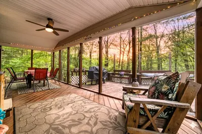 Poconos Hideaway - 1mi to Lake - Firepit - Pets Ok