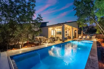 Image de Modern Desert Retreat | Heated Pool Included, Hot Tub, Firepit