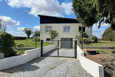 Image de Maison de Campagne spacieuse et fonctionnelle dans un village doté de commerces