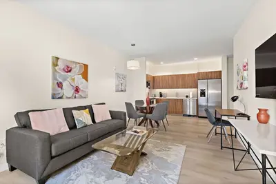 Image de Elegant! 2br Free Parking! 30 min to Nyc!