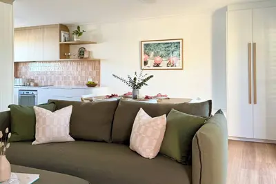 Image de Stylish abode walking distance to Point Cartwright, La Balsa & Kawana Beach.