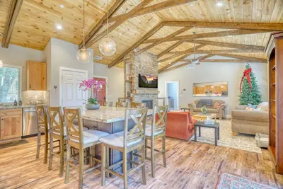 Image de Yosemite Retreat: Charming 3-bedroom/2 Bath house in Groveland with Ac