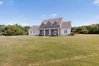 Image de Private Green Estate with Pool