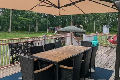 Sprawling 4-bedroom plus loft cabin in Garrison