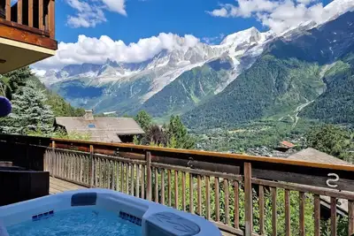 Image de Stunning mountain-side chalet, 7-bedrooms, Pool & Spa