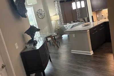 Image de Escape to this modern, western-style home located steps away from the scenic lake