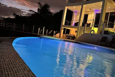 Image de Beautiful Six Bedroom Estate