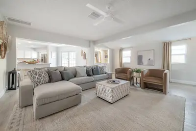 14295 Chamberlain Ave