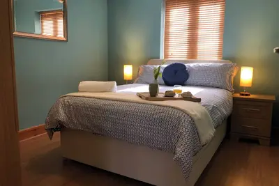 Image de Marina Waterfront Apartment - family & pet-friendly near to pubs & beach