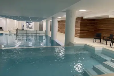 Image de À 150m des pistes de ski, 2ème étage, vue pistes de ski, piscine, terrasse, télévision, casier à ski