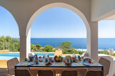 Image de Villa Horama - Waterfront with Infinity Pool