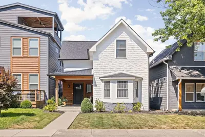 Image de Modern Fountain Square 3 Br, Firepit & Gaming Garage - only 10 min to City!