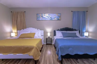 Image de 4-King-Beds Bungalow • Modern ~ Stylish Home• North Austin~Minutes to Downtown