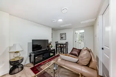 Image de Cozy 2br Near West Edmonton Mall