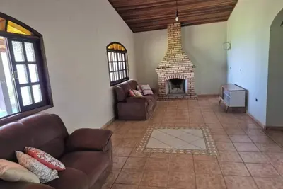 Image de Farm with swimming pool, fireplace and gourmet space surrounded by greenery.