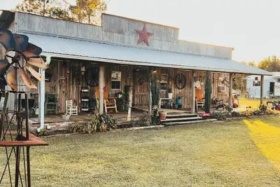 Image de Nana + Papa's Place: Rustic Pondside Cabin