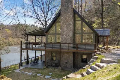 Image de Riverside Retreat - Luxury river house with 7 person hottub