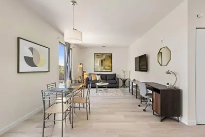 Image de Deluxe 2br! Free Parking! 30 min to Nyc!