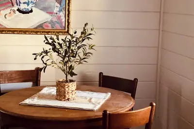 Image de Peony Place \nCharming 2br farmhouse in the heart of horse country on flower farm