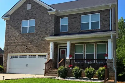 Image de 4-bedroom house in wonderful Conyers with Ac, fitness room / pool table / bar