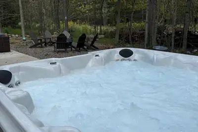 Image de Luxe 4br Retreat w/ Large Hot Tub, Fire pit & Outdoor Oasis