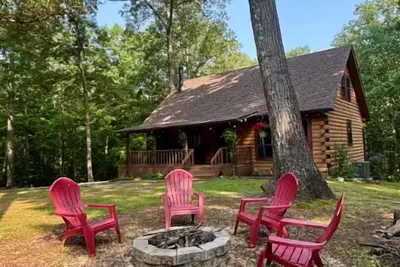 Image de Welcoming Cabin near Lake Point Sports in Cartersville-Sleeps 9