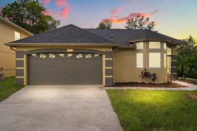 Luxe Hideaway 3br/2ba Full Privacy/ Pool/Backyard