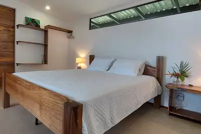 Image de 2 bedroom home with ocean and jungle views in Pavones. Views of the point break.