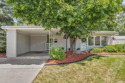 Image de Cute, Cozy Home Minutes from Skiing & Hiking