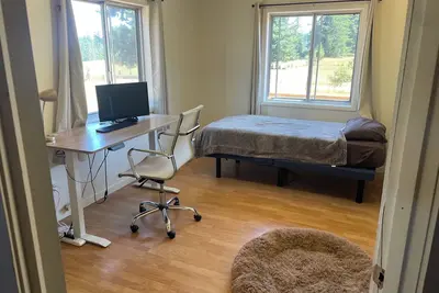 Image de 4-Bedroom Charming and Spacious Farmhouse