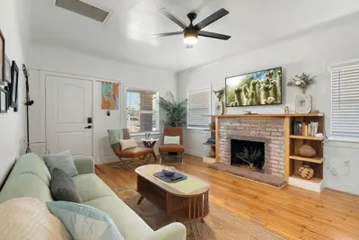 Chic Downtown Phx | Walkable W/ Bbq and fire pit