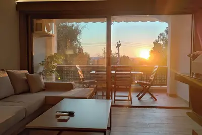 Image de Coryfo Suite 47 - A suburban apartment next to tranquil Mon Repos Park.