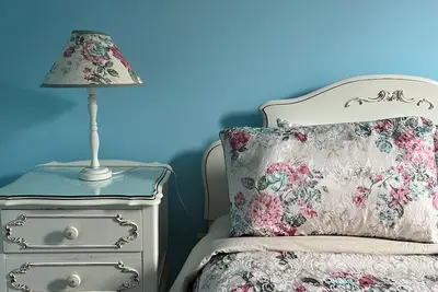 Image de Art house with Victorian style furniture, Altona, close to airport, trainstation