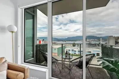 Image de Stylish 2br with Panoramic City & Mountain Views!