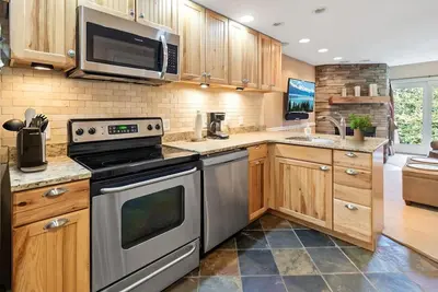 Image de Sr30 Updated Shamrock Condo Ski Access Fireplace