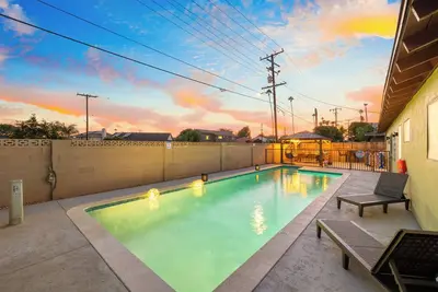 Image de Disneyland Family Rental Pool Sleeps 12 Single Story