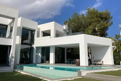 Image de Luxury 4-Bedroom Villa, 1 Min to Beach - Ideal for Families, Couples & Friends