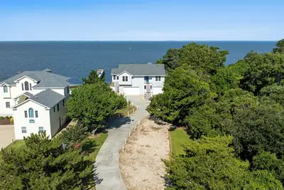 Image de Sounds Ducky: Private Heated Saltwater Pool | Hot Tub | Sound front | 5-minute w