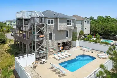 Beach Therapy: Private Heated Pool and Hot Tub