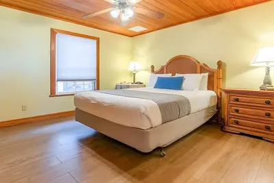 Image de 2br Beach View Cottage w/ Porch | Pools | Parking | Steps to the Beach