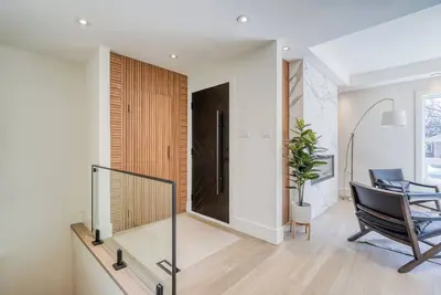 Image de Newly renovated 04 bedroom house in Toronto