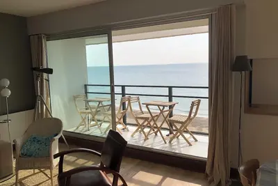 Image de Plein centre : superbe appartement face à la mer!