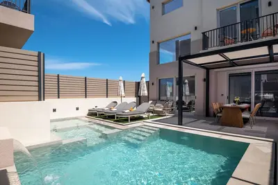 Image de Avissos Resort – Villa I, By Hellocrete