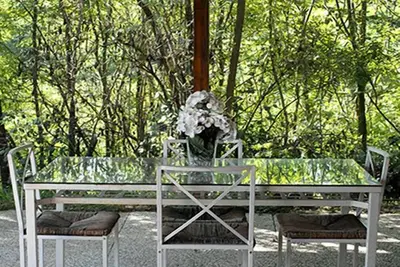 Image de The Little House in the Park.
