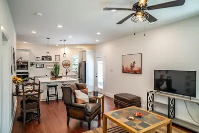 Image de The Blue Barn in pleasant Burleson with Ac
