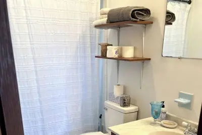 Image de Lakefront cottage with dock on Serene Panther Lake