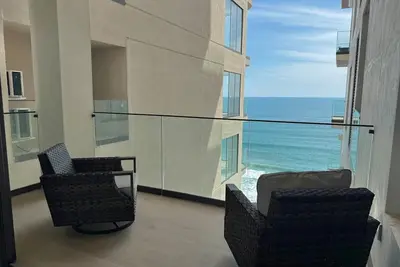 Image de Depa sobre el malecón con vistas By Partner