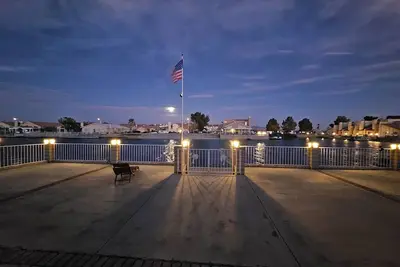 Image de Beautiful Lakefront home in Mojave Desert within Silver Lakes Country Club